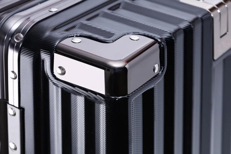 Valija Aumax Luxor Black Gunmetal Marco De Aluminio Mediana 24