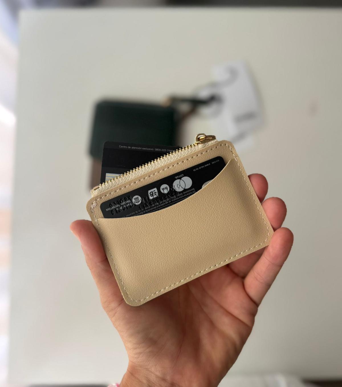 Tarjetero con cierre