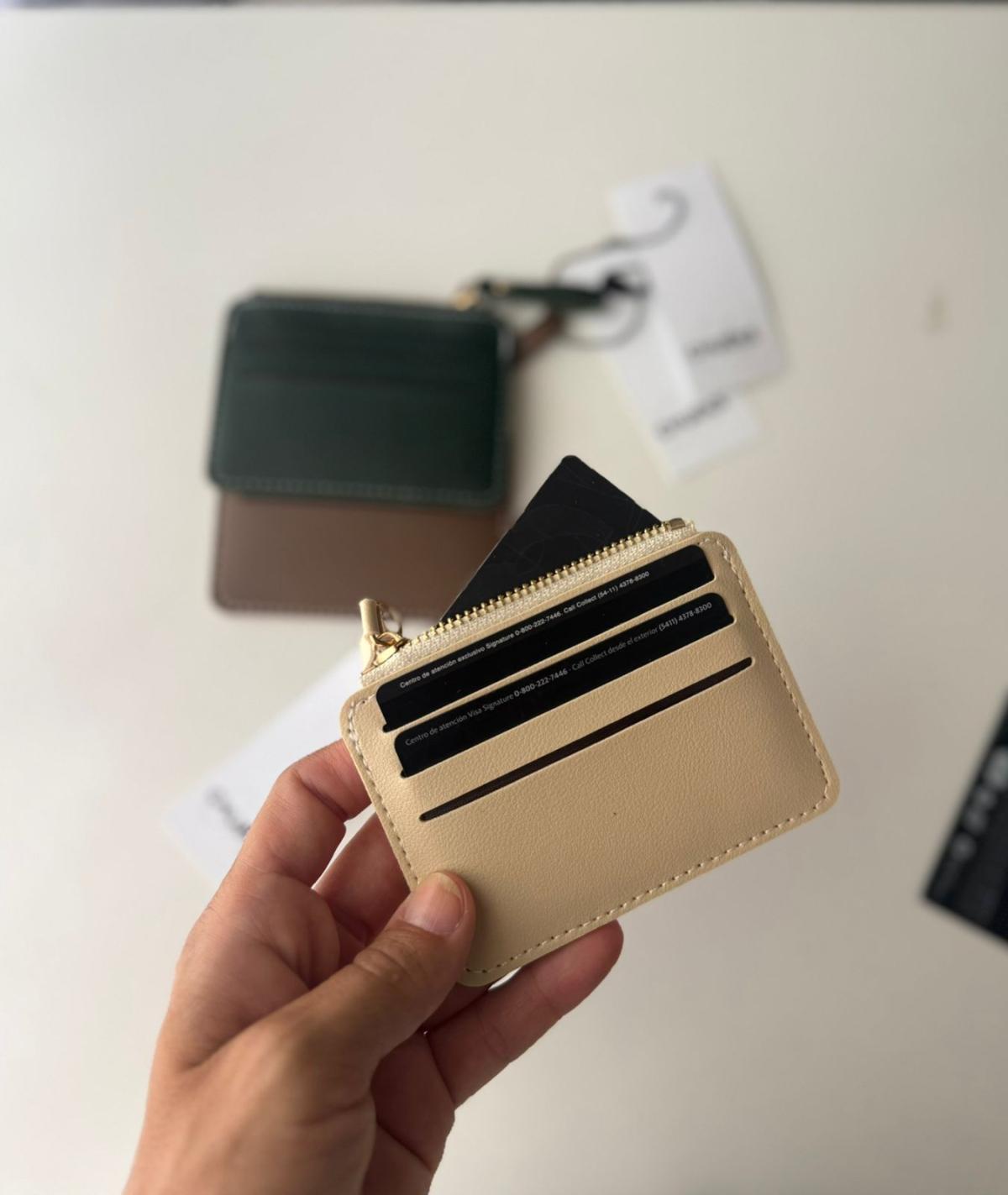 Tarjetero con cierre