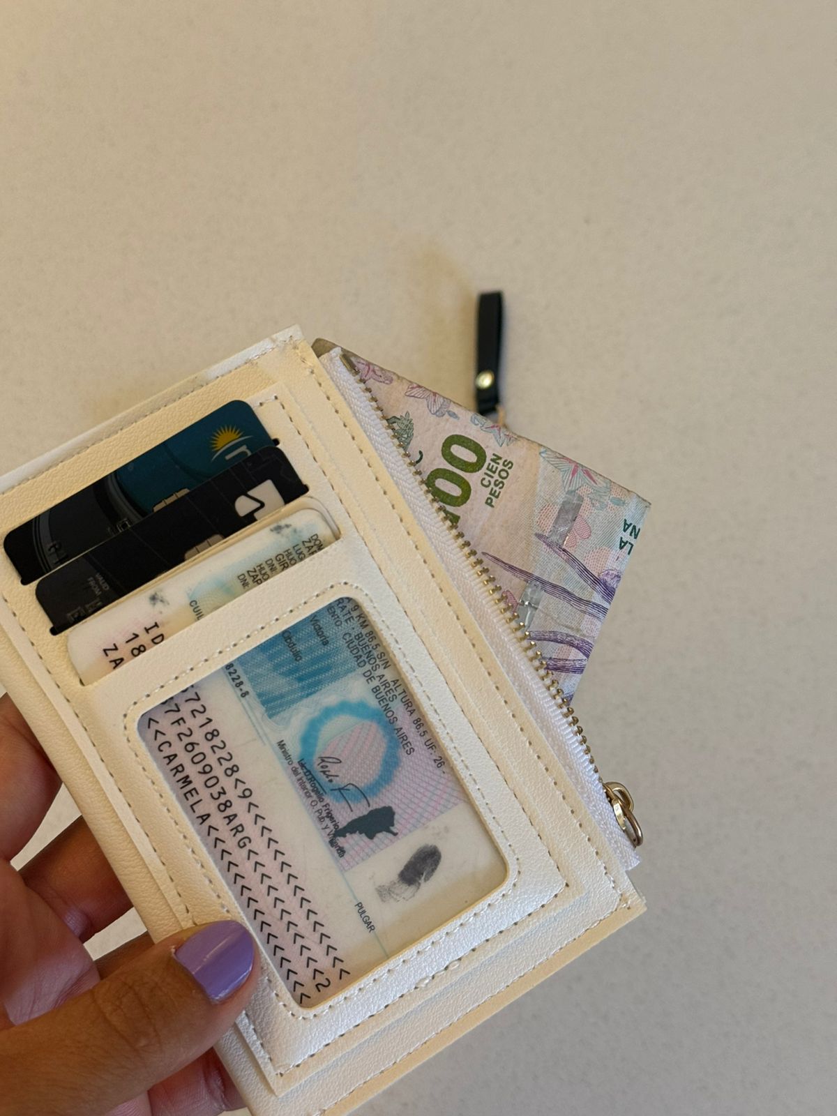 Tarjetero con cierre