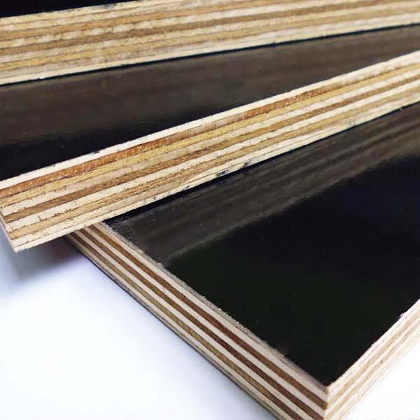 Multilaminado Plastificado Rc 1,22x2,44 18mm Desp