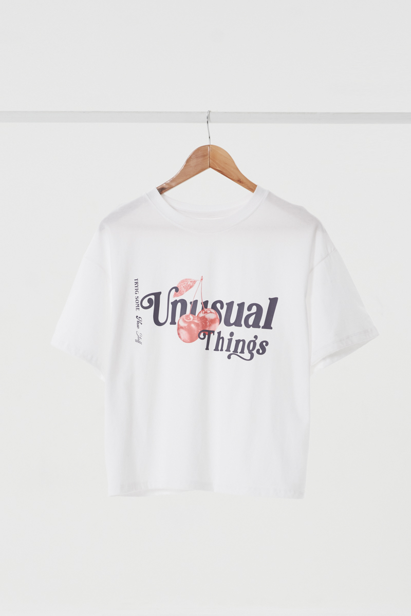 Remera Crop Unusual Things