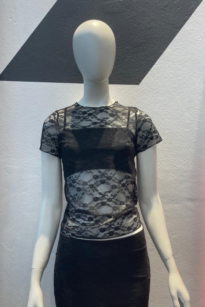 Remera encaje Merlina