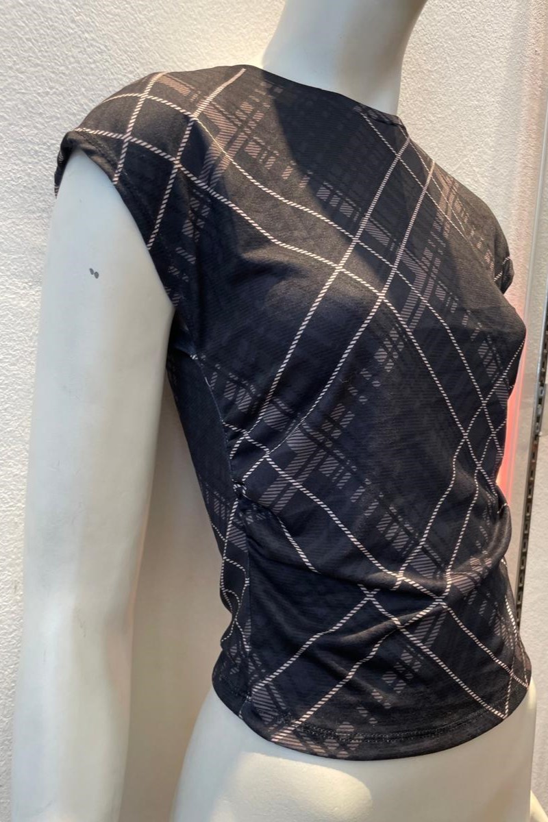 Remera frunce cuadrille