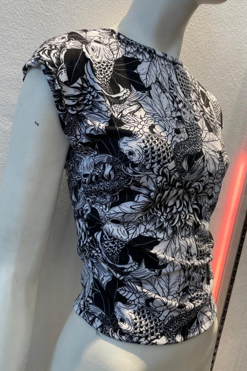 Remera Frunce pez