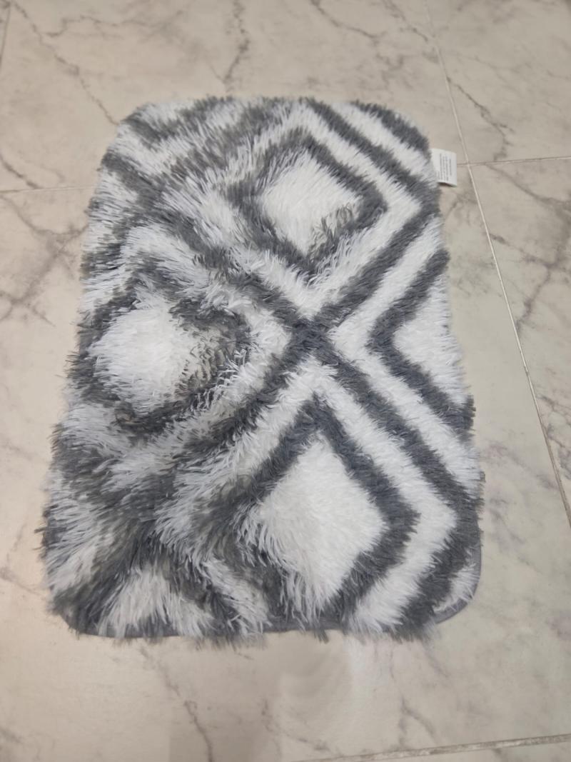 ALFOMBRA DE BAÑO Y PIE DE CAMA